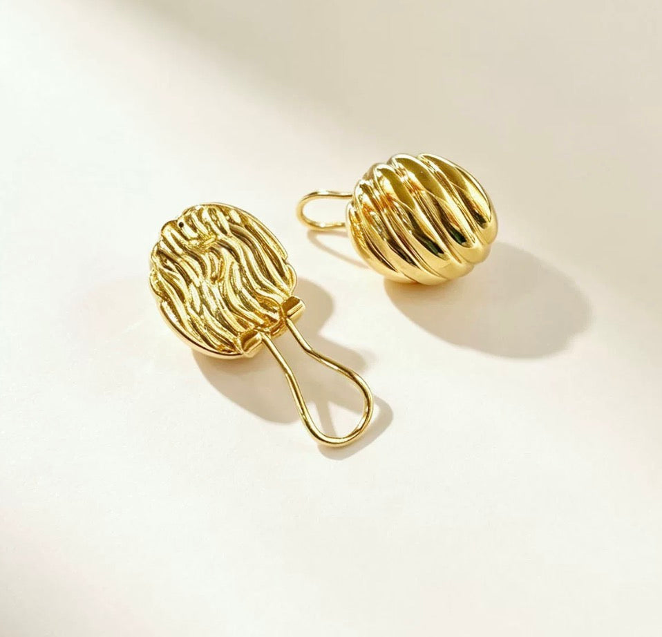 K18YG スタッドピアス オーバル ウェーブ イタリアンジュエリー ツイスト 繭 クリップ イエローゴールド 18K 中空ピアス イエローゴールド