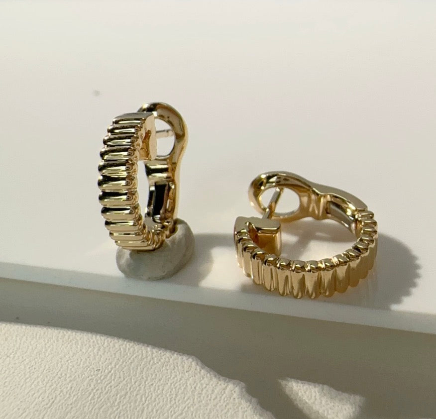 K18YG リングピアス バックル クリップ 横ストライプ 18K イエローゴールド