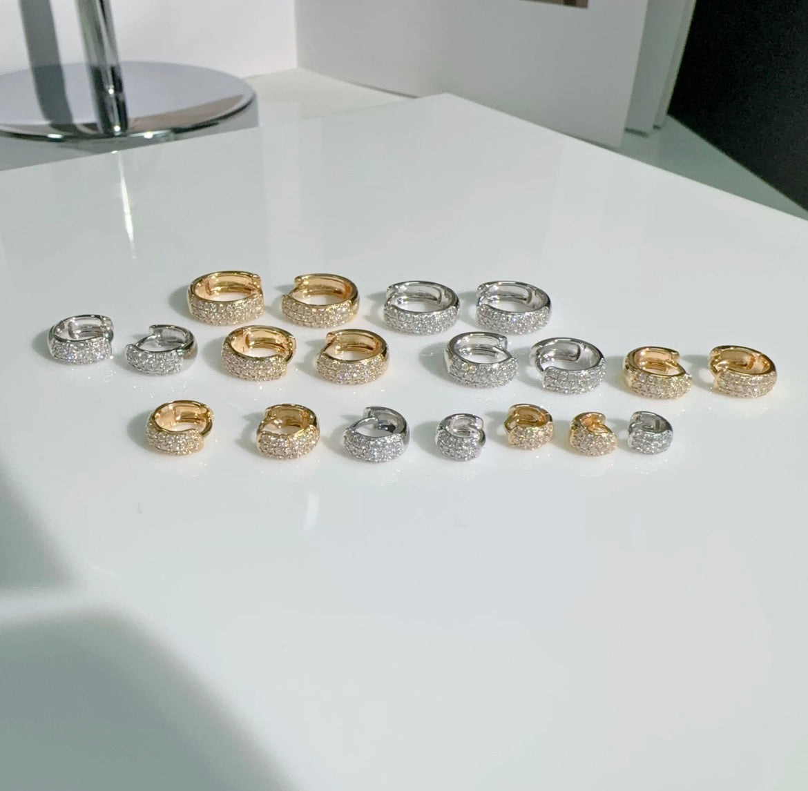 K18YG WG PG 片耳用 フープ 中折れ リングピアス パヴェダイヤモンド ハギーフープピアス ワンタッチ