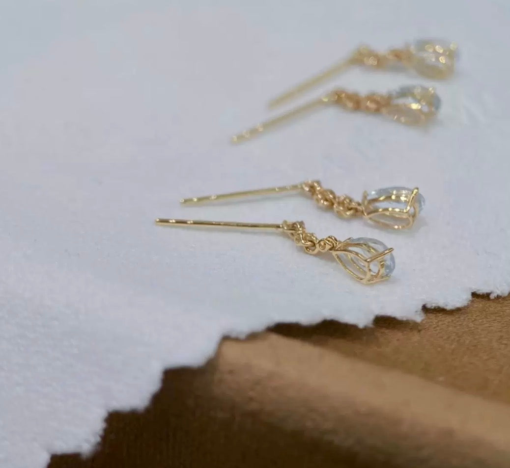 K18YG アクアマリン ダイヤモンド ティアドロップ 雫 揺れるスタッドピアス ミニ 小ぶり 18k