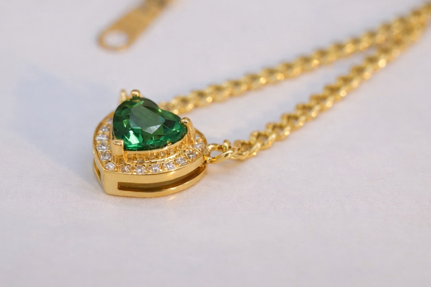 18k yellow gold jewelry curb chain tsavorite heart necklace