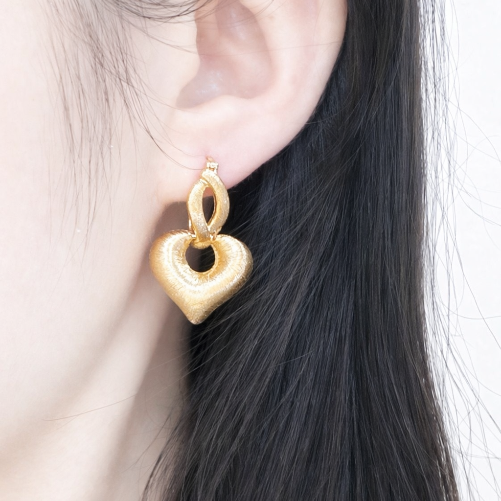 K18YG ハート 2way リングピアス 18K ヘアライン 艶消し フープ 中空  やすり加工 チャーム 揺れる