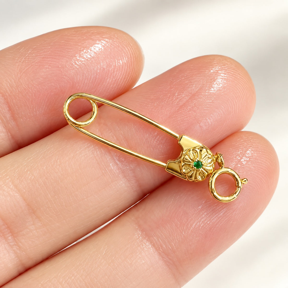 K18YG ダイヤモンド エメラルド 花 ブローチ ペンダント au750 安全ピン チャーム留め 18K ヒキワ イエローゴールド 繋ぎ 引き輪 チャーム