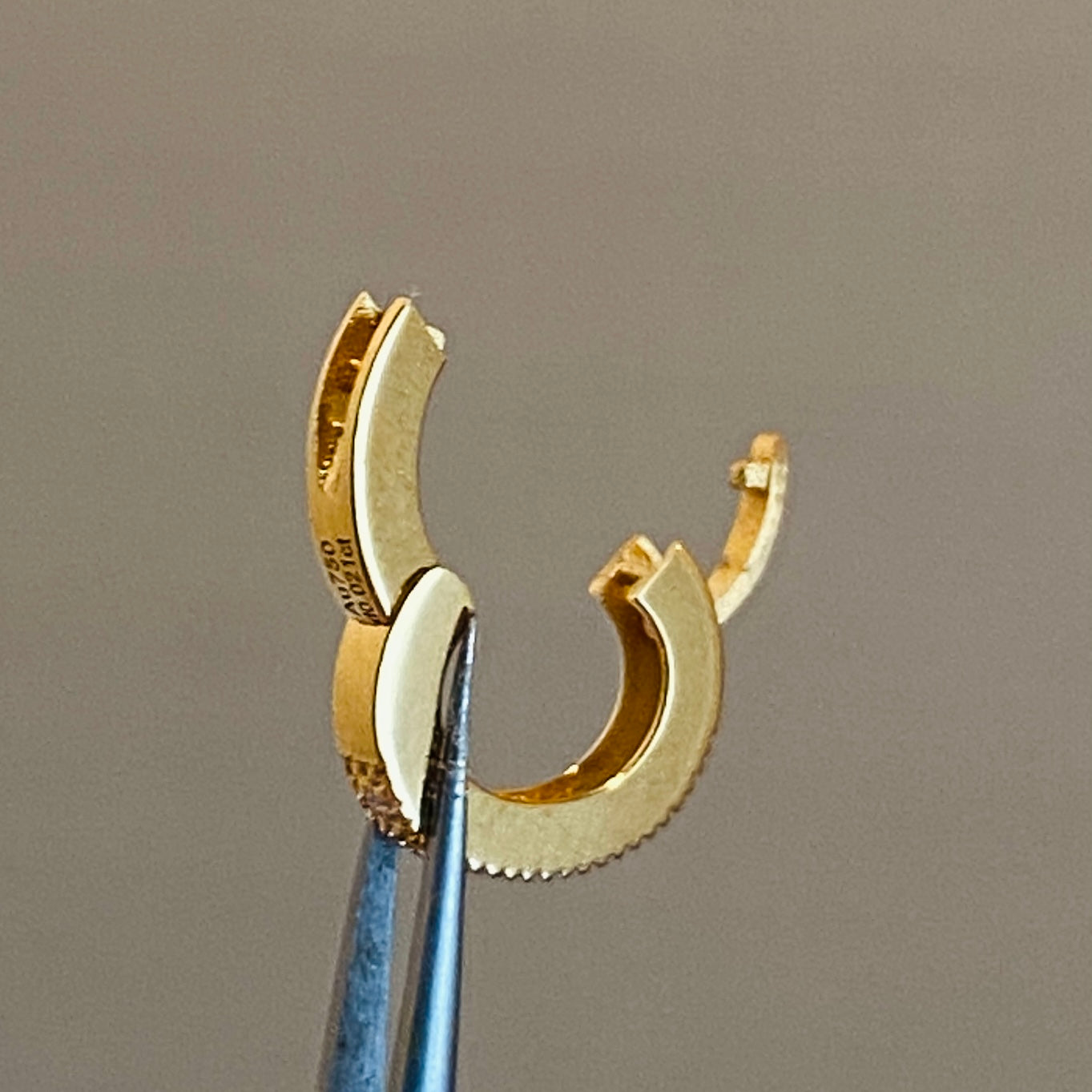 18k ロック付きクラスプ バチカンgold locking clasp pendant bail