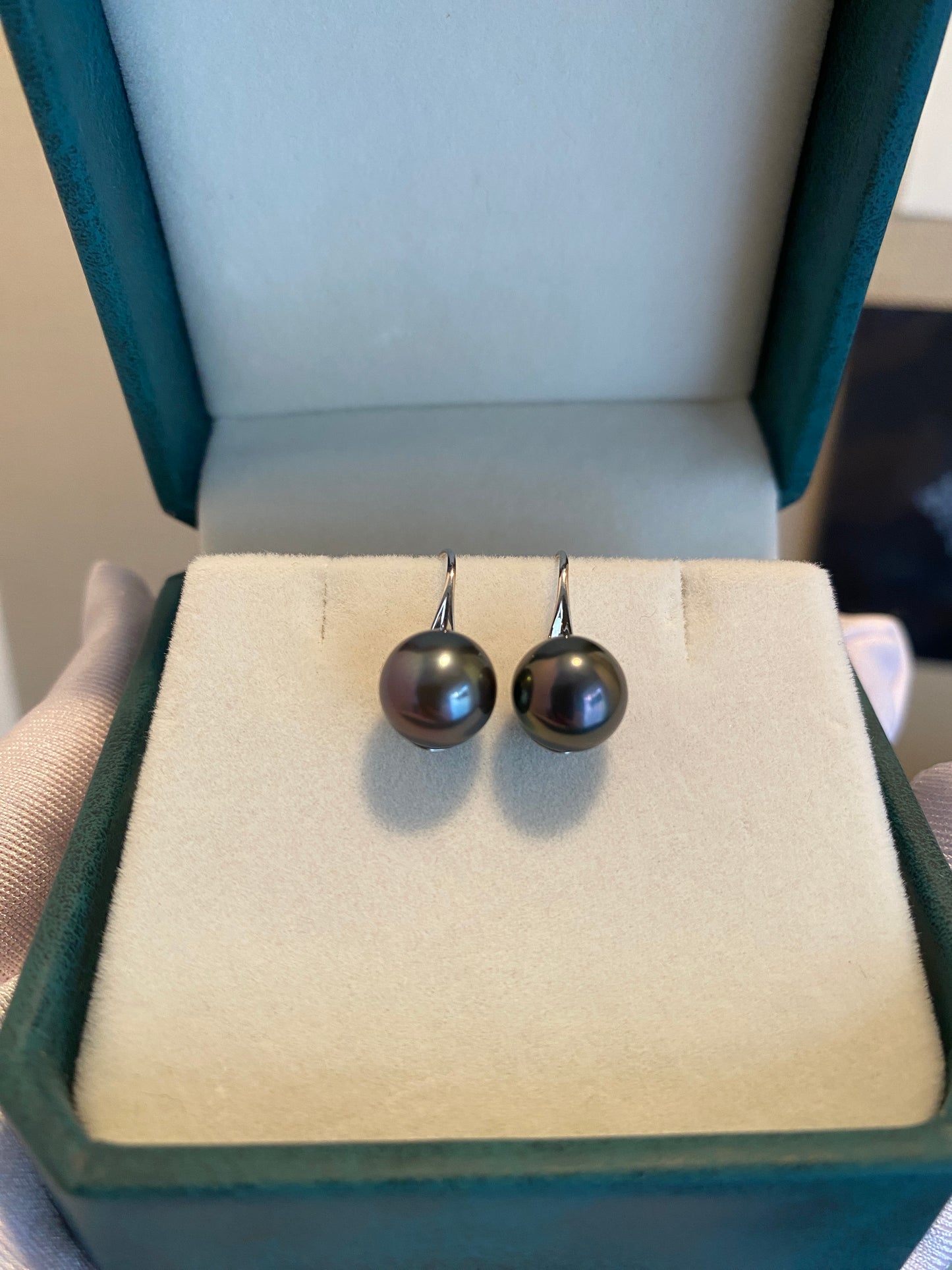 K18WG 黒蝶真珠 ピーコックグリーン フックピアス 18K ホワイトゴールド ピアス 一粒 ピーコック タヒチアンパール