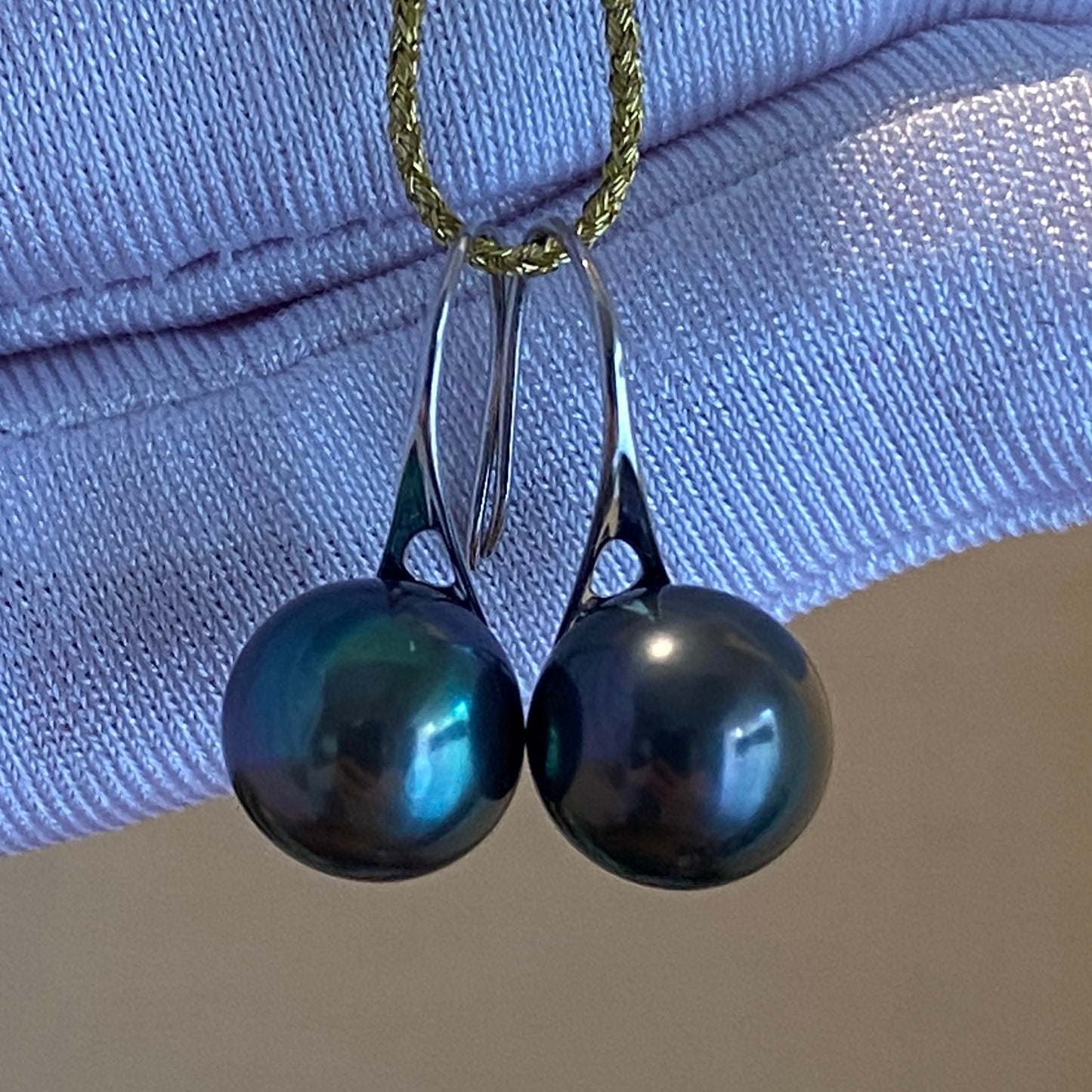 K18WG 黒蝶真珠 ピーコックグリーン フックピアス 18K ホワイトゴールド ピアス 一粒 ピーコック タヒチアンパール