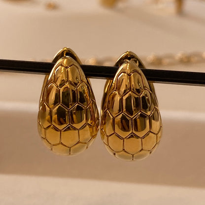 K18YG ピアス リングピアス 18K 模様 亀の甲羅 イエローゴールド 中空 ティアドロップ 中折れ 雫