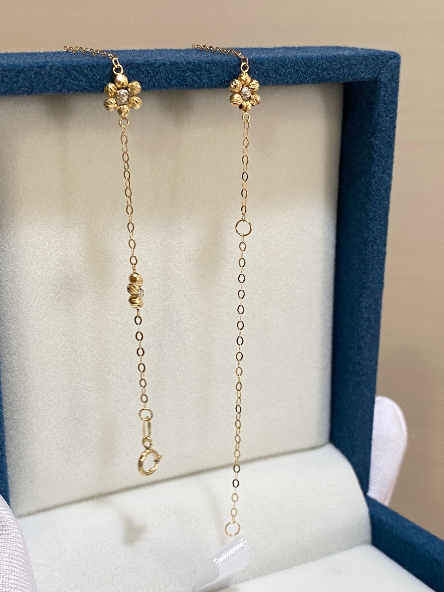 K18YG お花 ステーションネックレス フラワーチャーム カットボール キラキラ 18K WG