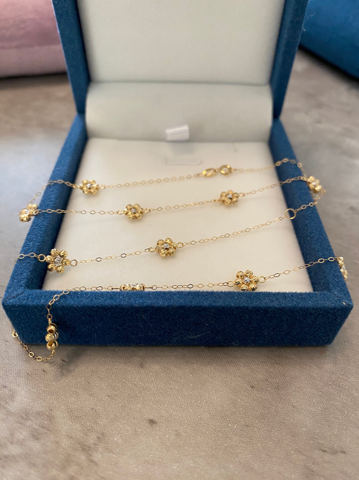 K18YG お花 ステーションネックレス フラワーチャーム カットボール キラキラ 18K WG