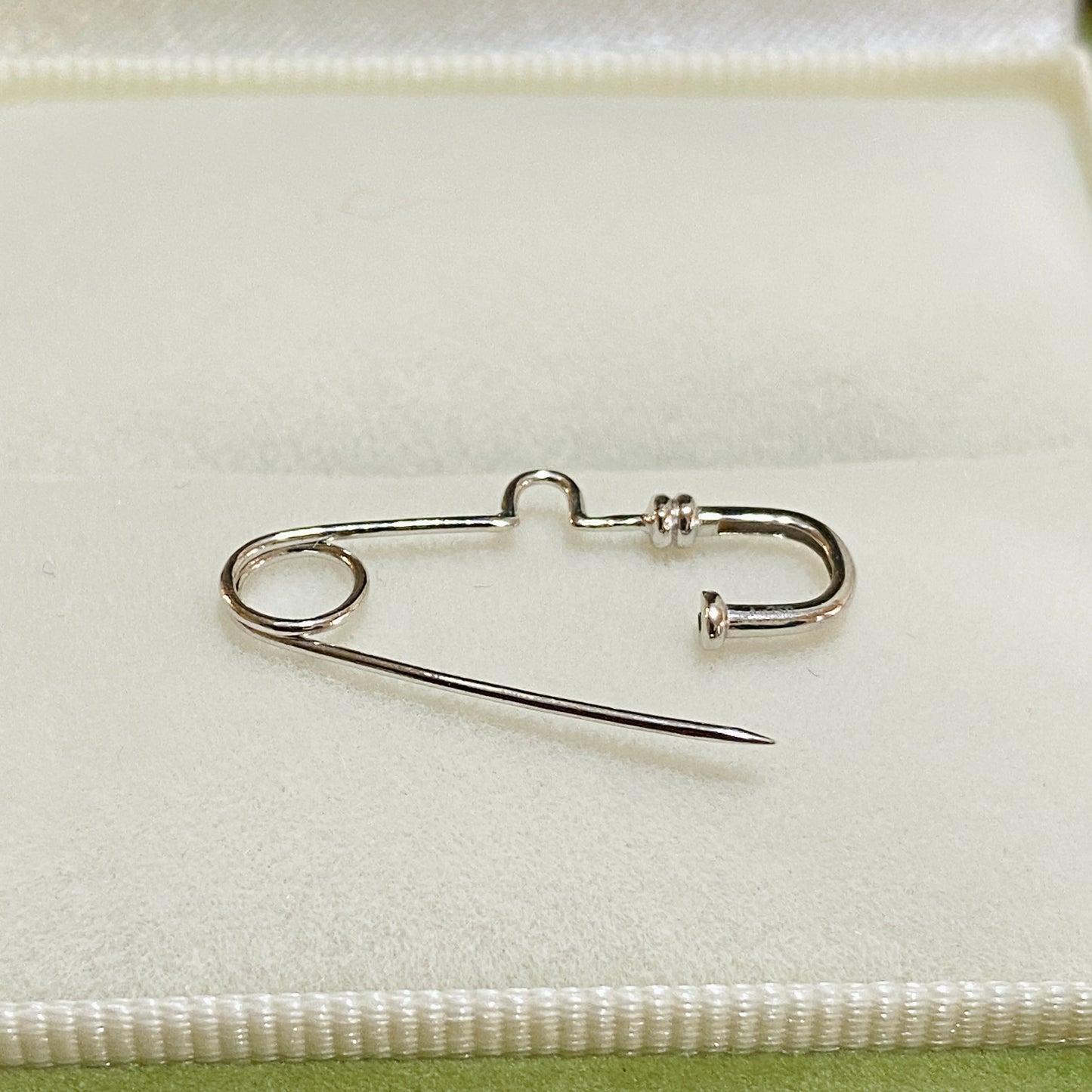 K18YG WG PG ブローチ 安全ピン チャーム留め 18K 18金 イエローゴールド ホワイトゴールド ピンクゴールド ピアス ピン型 繋ぎ ピン ダイヤモンド 25mm x 10mm