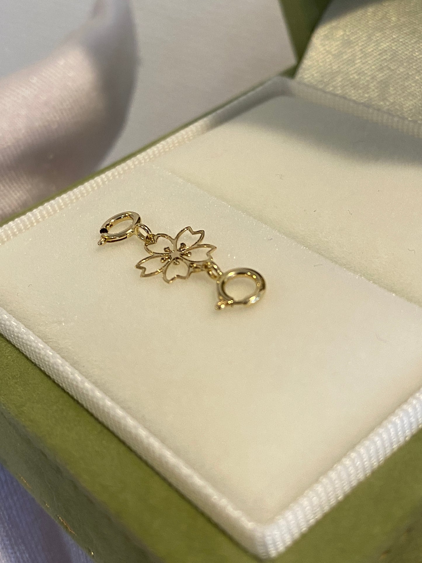 K18YG 引き輪 ヒキワ ひきわ 花 桜 梅 チェーンパーツ ネックレスパーツ YG 18K チャーム 両開口 コマ 花モチーフ 1.8cm / 3.8cm / 5.8cm 延伸 延ばす