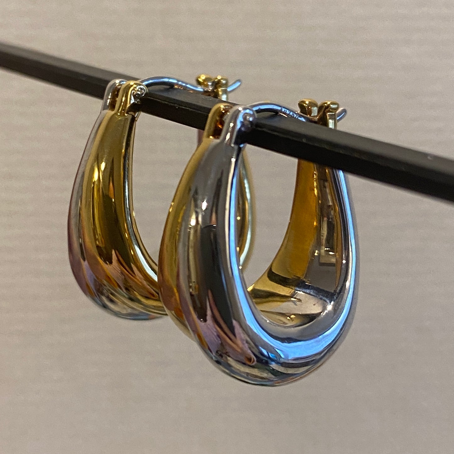 K18YG WG ぷっくり ティアドロップ リングピアス 中空ピアス イエローゴールド ドロップ型 18K YG 雫 涙 ツートン ２色 ダブルカラー
