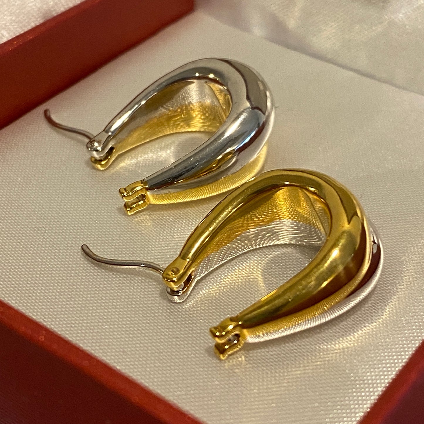 K18YG WG ぷっくり ティアドロップ リングピアス 中空ピアス イエローゴールド ドロップ型 18K YG 雫 涙 ツートン ２色 ダブルカラー