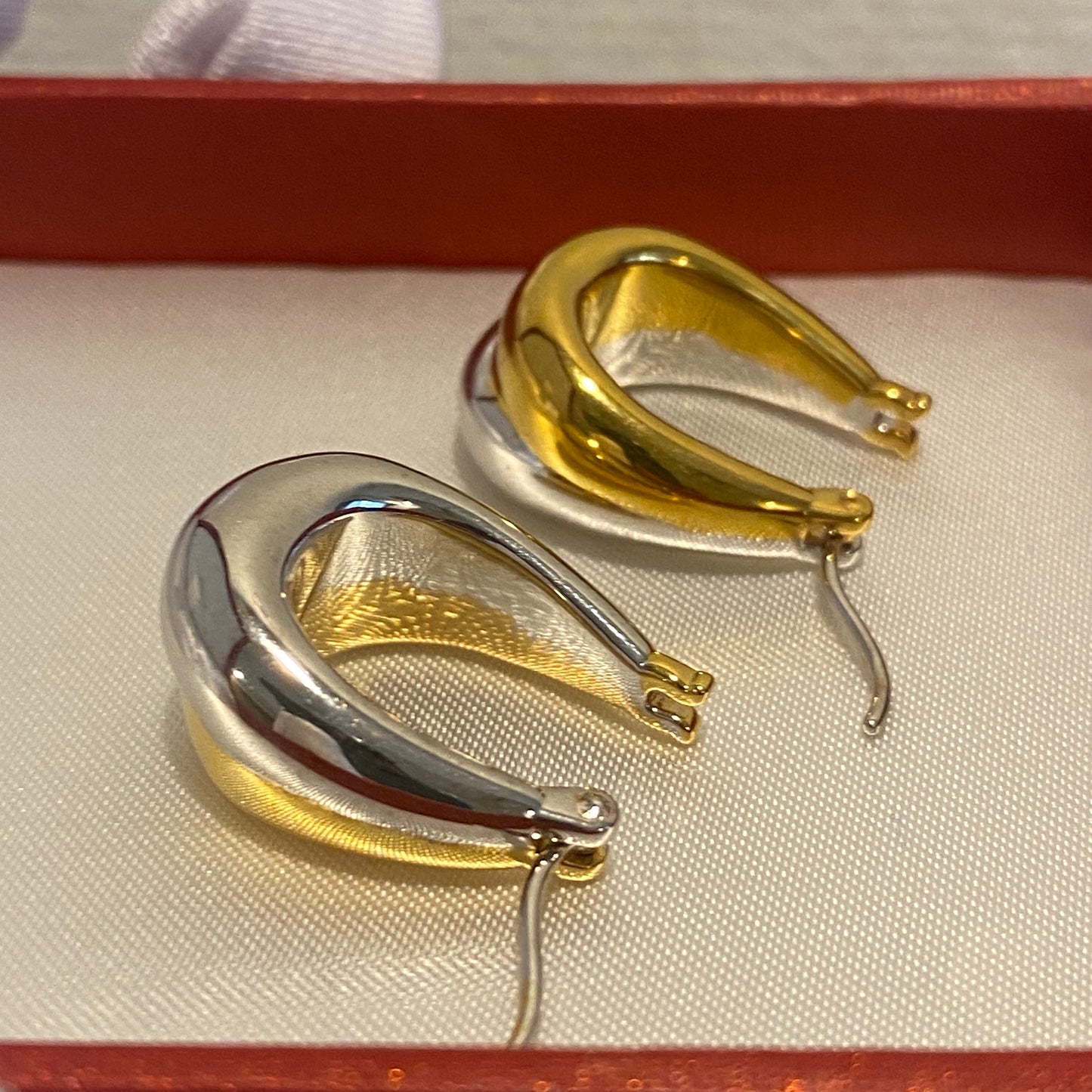 K18YG WG ぷっくり ティアドロップ リングピアス 中空ピアス イエローゴールド ドロップ型 18K YG 雫 涙 ツートン ２色 ダブルカラー