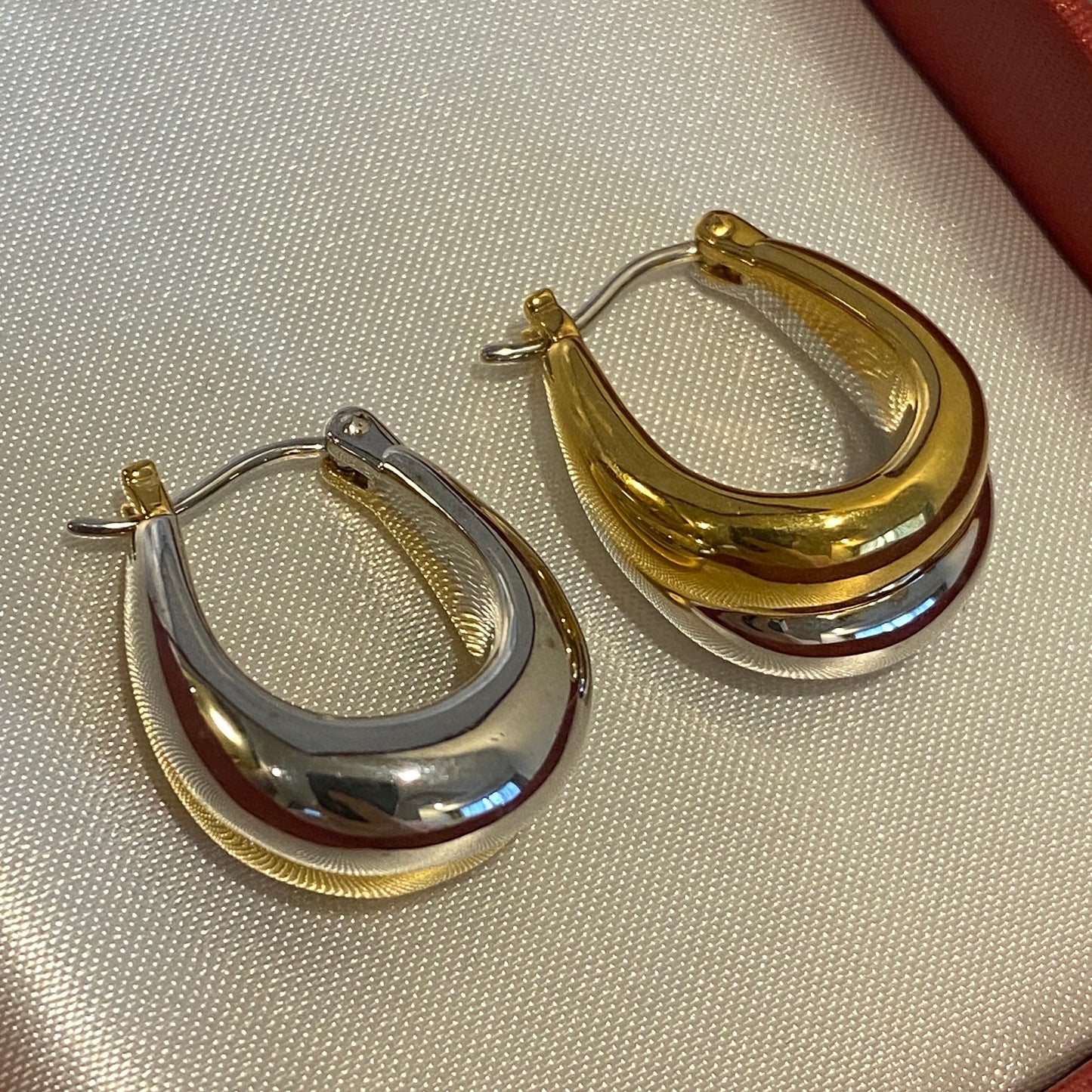 K18YG WG ぷっくり ティアドロップ リングピアス 中空ピアス イエローゴールド ドロップ型 18K YG 雫 涙 ツートン ２色 ダブルカラー