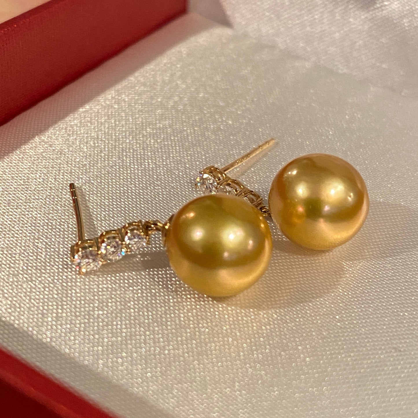 K18YG ゴールデンパール 南洋真珠 イエローゴールド 18K ピアス 揺れる 金色 スタッドピアス ゴールドパール