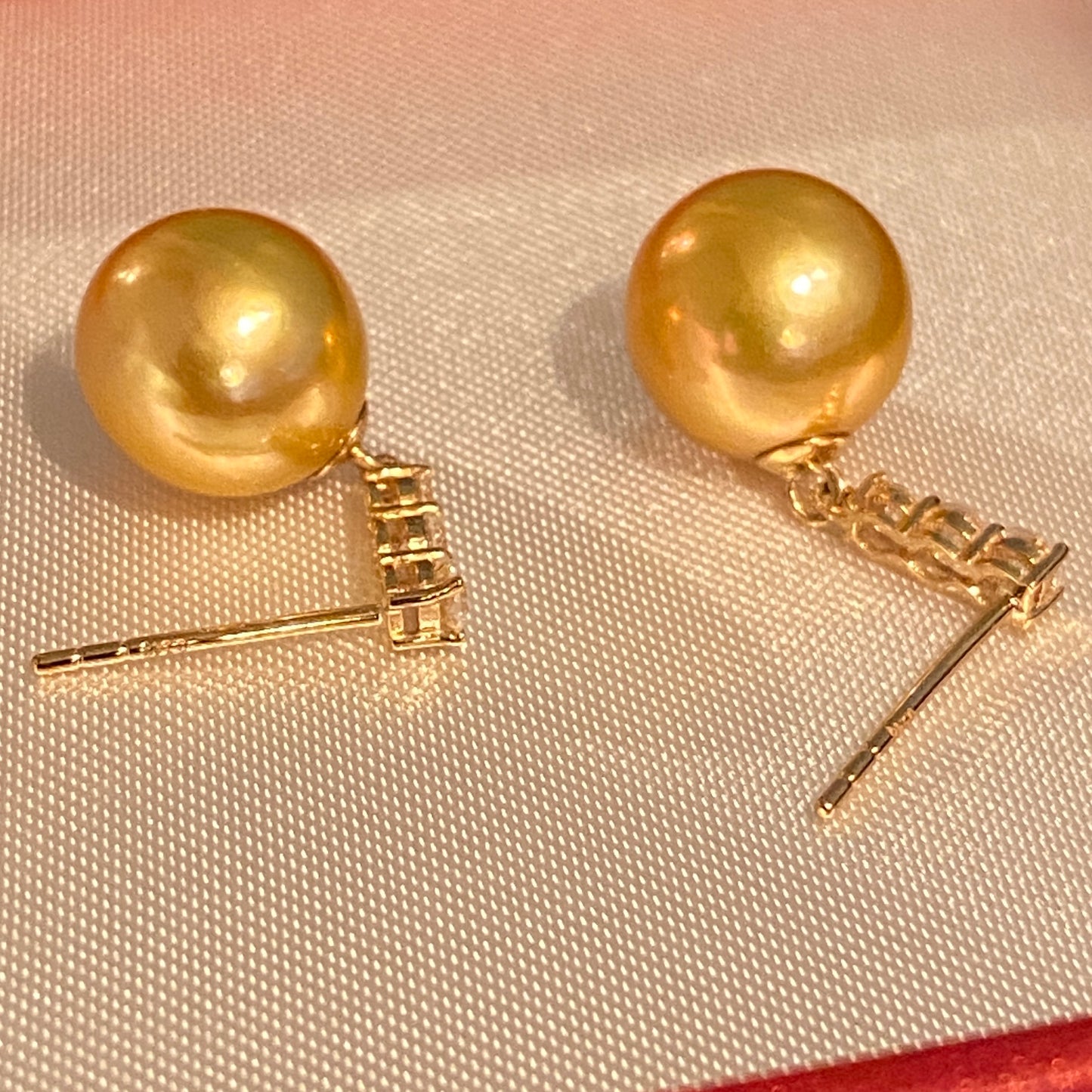 K18YG ゴールデンパール 南洋真珠 イエローゴールド 18K ピアス 揺れる 金色 スタッドピアス ゴールドパール