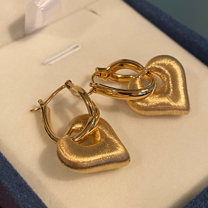 K18YG ハート 2way ピアス 18K ヘアライン 艶消し リングピアス フープ 中空 イエローゴールド やすり加工 18K チャーム 揺れる