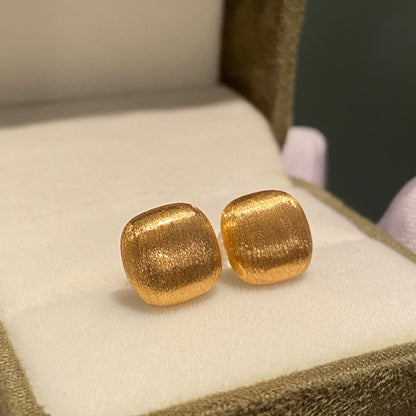 K18YG ピアス スタッドピアス 18K 18金 中空ピアス YG K18 ヘアライン加工 やすり加工 艶消し  つや消し 四角形 スクエア 正方形 WG