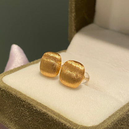 K18YG ピアス スタッドピアス 18K 18金 中空ピアス YG K18 ヘアライン加工 やすり加工 艶消し  つや消し 四角形 スクエア 正方形 WG