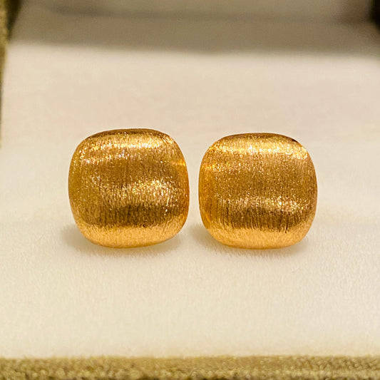 K18YG ピアス スタッドピアス 18K 18金 中空ピアス YG K18 ヘアライン加工 やすり加工 艶消し  つや消し 四角形 スクエア 正方形 WG
