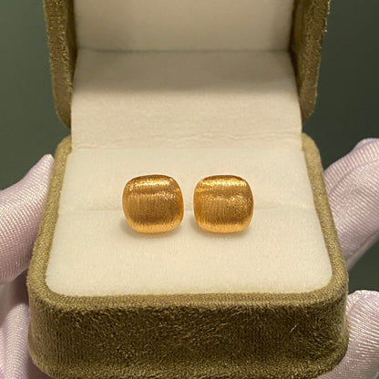 K18YG ピアス スタッドピアス 18K 18金 中空ピアス YG K18 ヘアライン加工 やすり加工 艶消し  つや消し 四角形 スクエア 正方形 WG