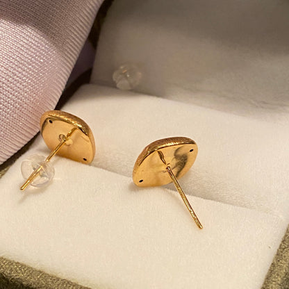 K18YG ピアス スタッドピアス 18K 18金 中空ピアス YG K18 ヘアライン加工 やすり加工 艶消し  つや消し 四角形 スクエア 正方形 WG