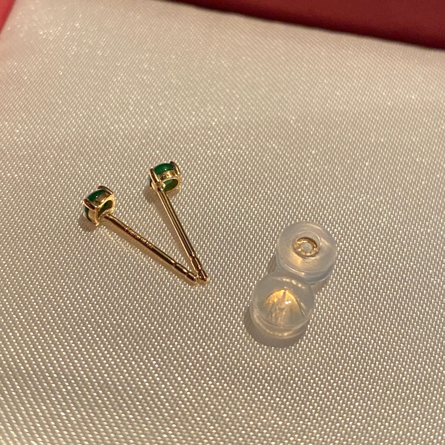 K18YG 翡翠 ヒスイ スタッドピアス カボション 丸 艶々 一粒 18k ミニ イエローゴールド