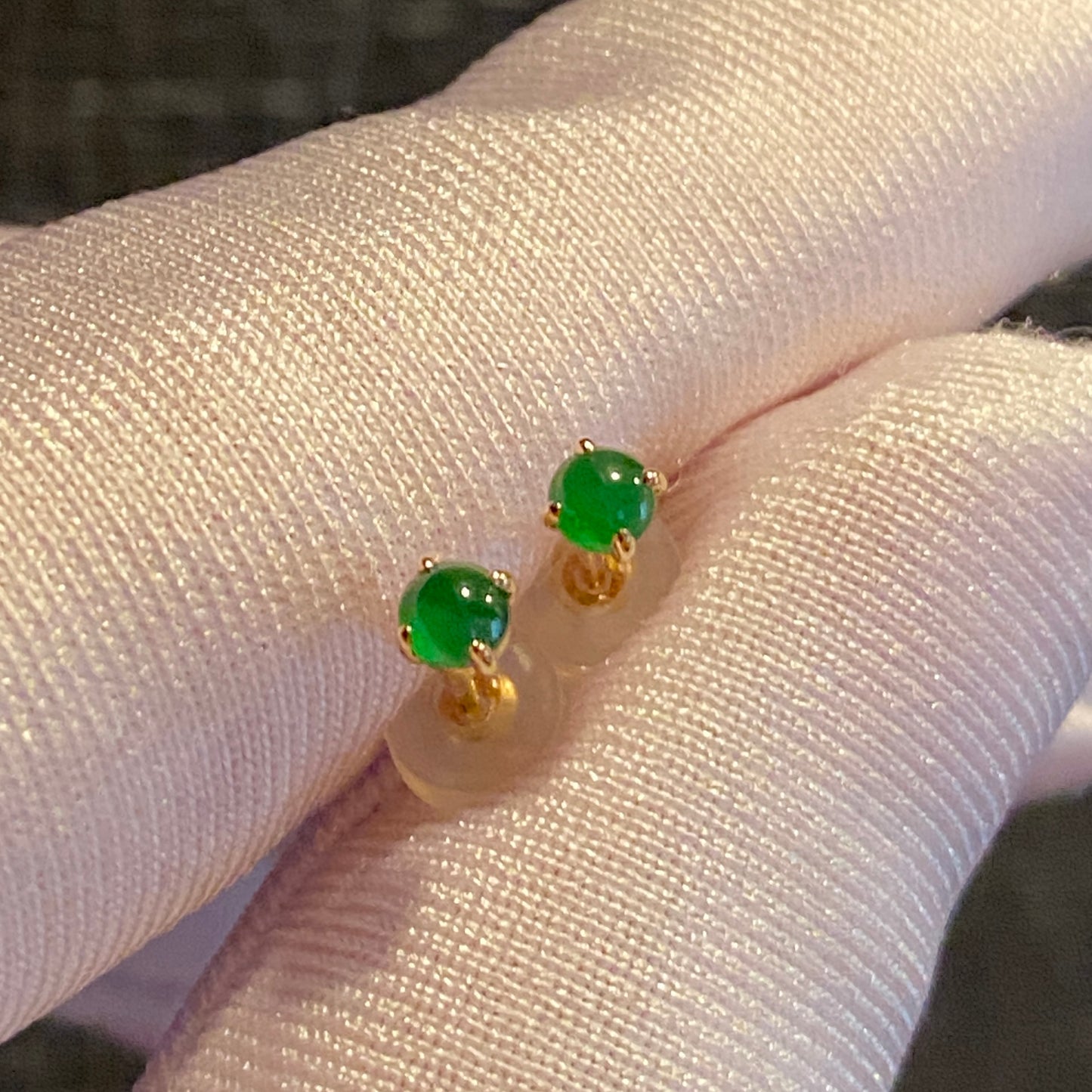K18YG 翡翠 ヒスイ スタッドピアス カボション 丸 艶々 一粒 18k ミニ イエローゴールド