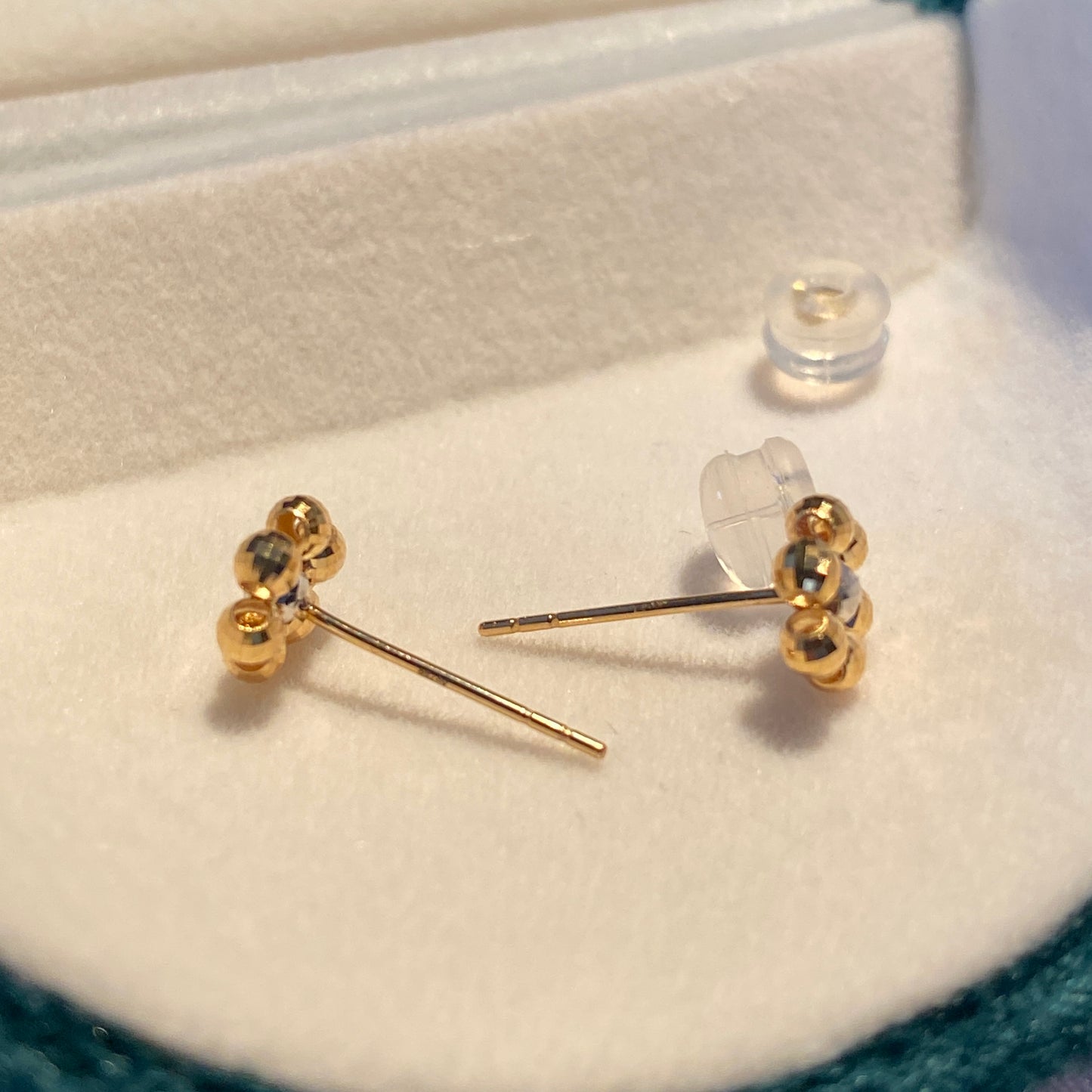 K18YG デイジーフラワー スタッドピアス カットボール 18K 花 キラキラ