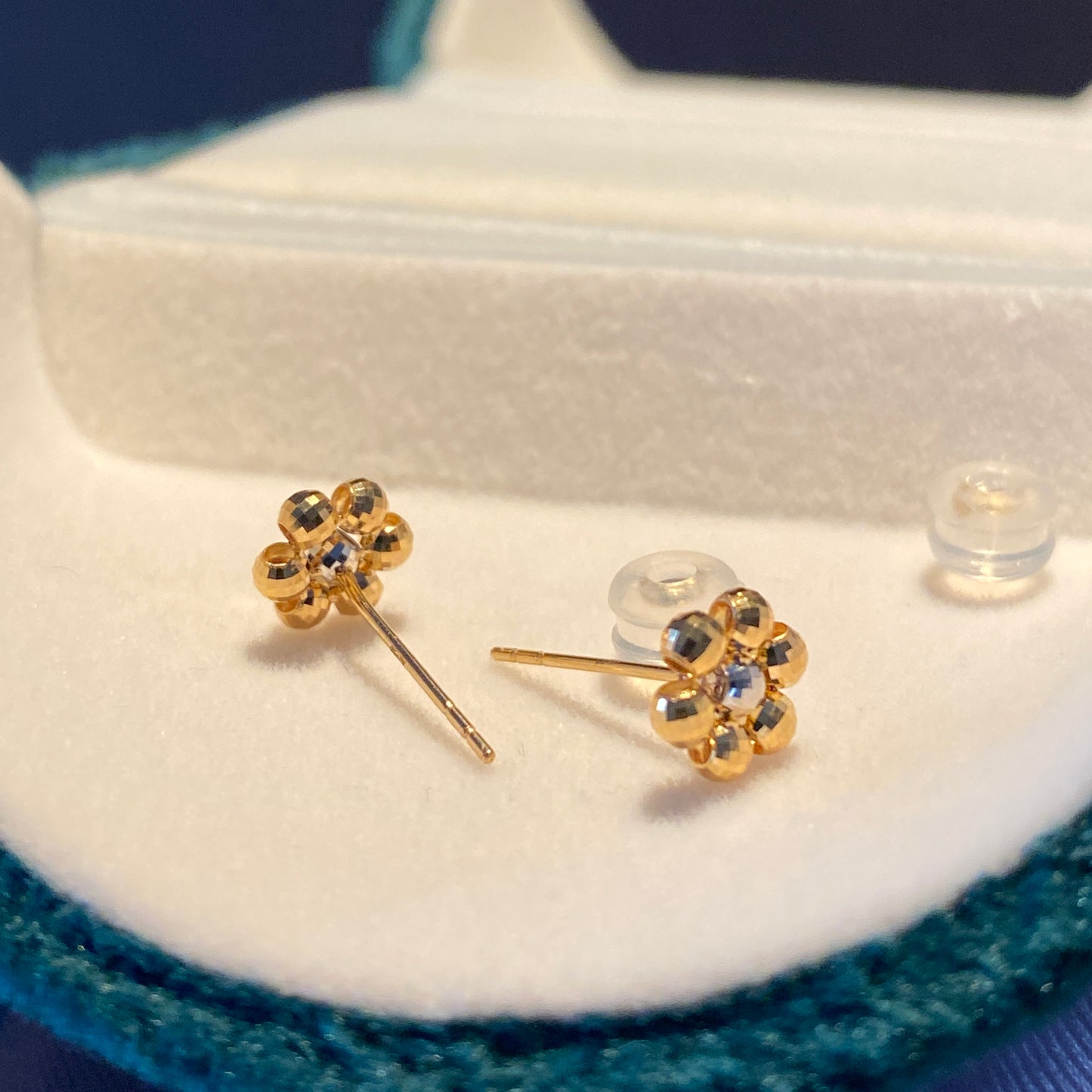 K18YG デイジーフラワー スタッドピアス カットボール 18K 花 キラキラ