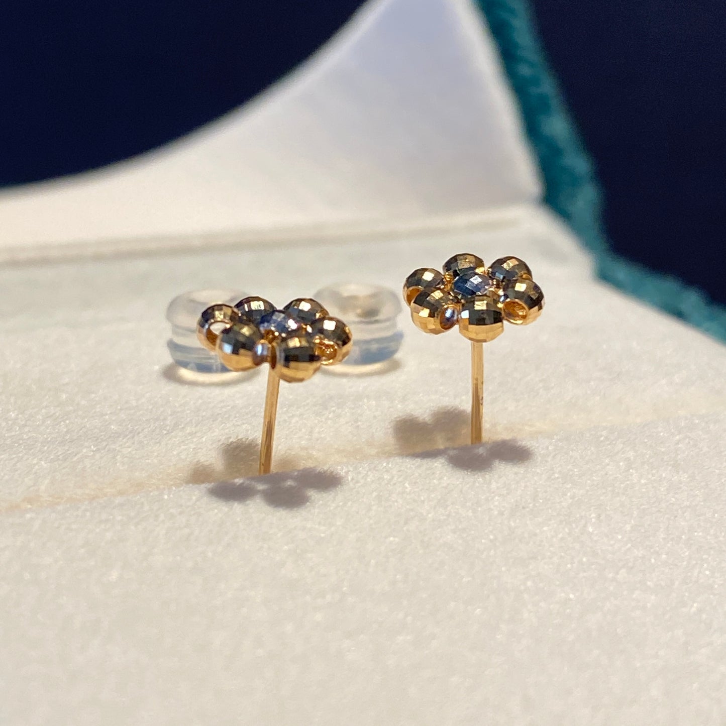 K18YG デイジーフラワー スタッドピアス カットボール 18K 花 キラキラ