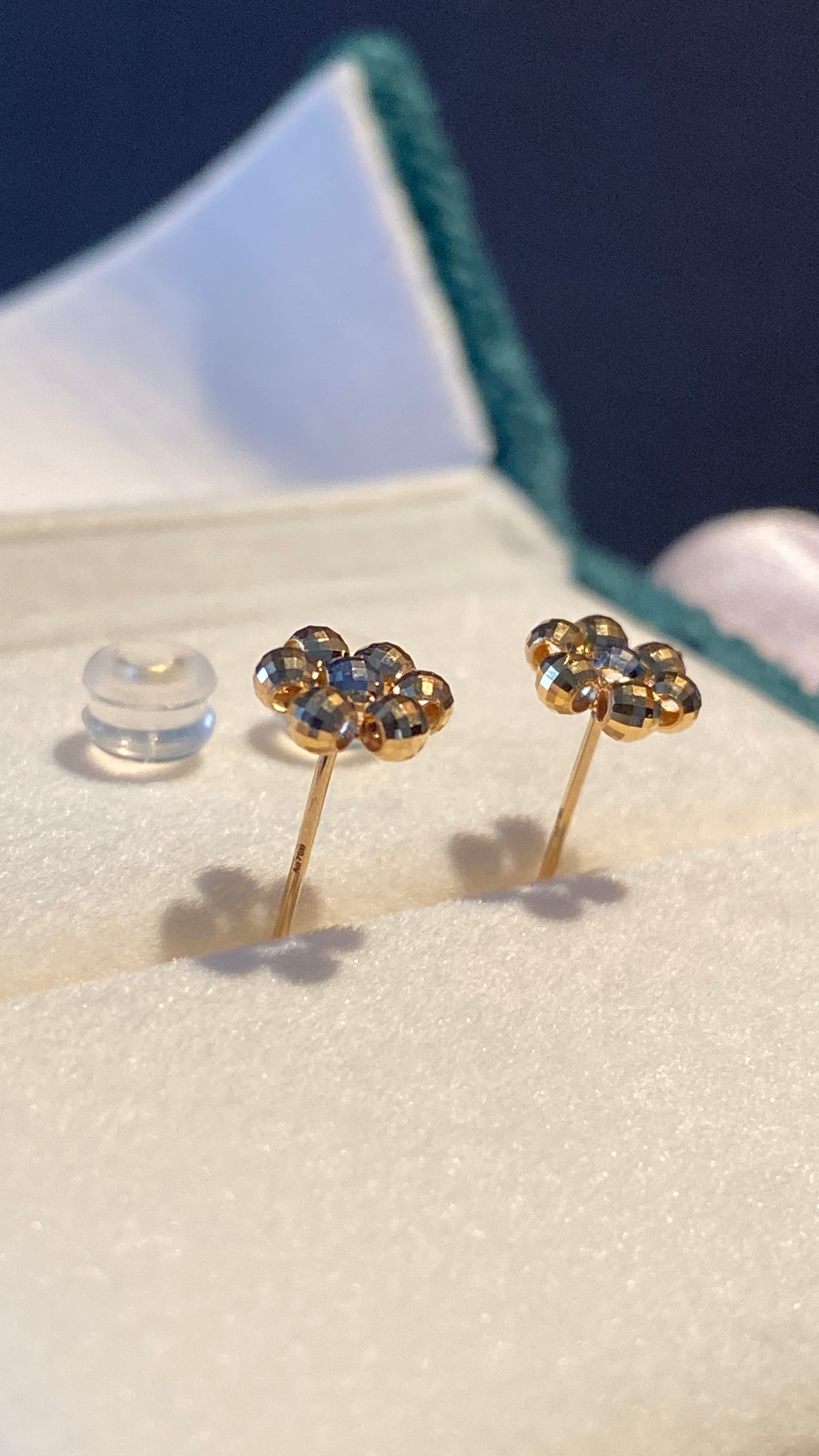 K18YG デイジーフラワー スタッドピアス カットボール 18K 花 キラキラ