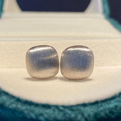 K18YG Earrings, Stud Earrings, 18K Gold, Hollow Earrings, YG, K18, Hairline Finish, File Finish, Matte, Hairline, Matte, Square, WG