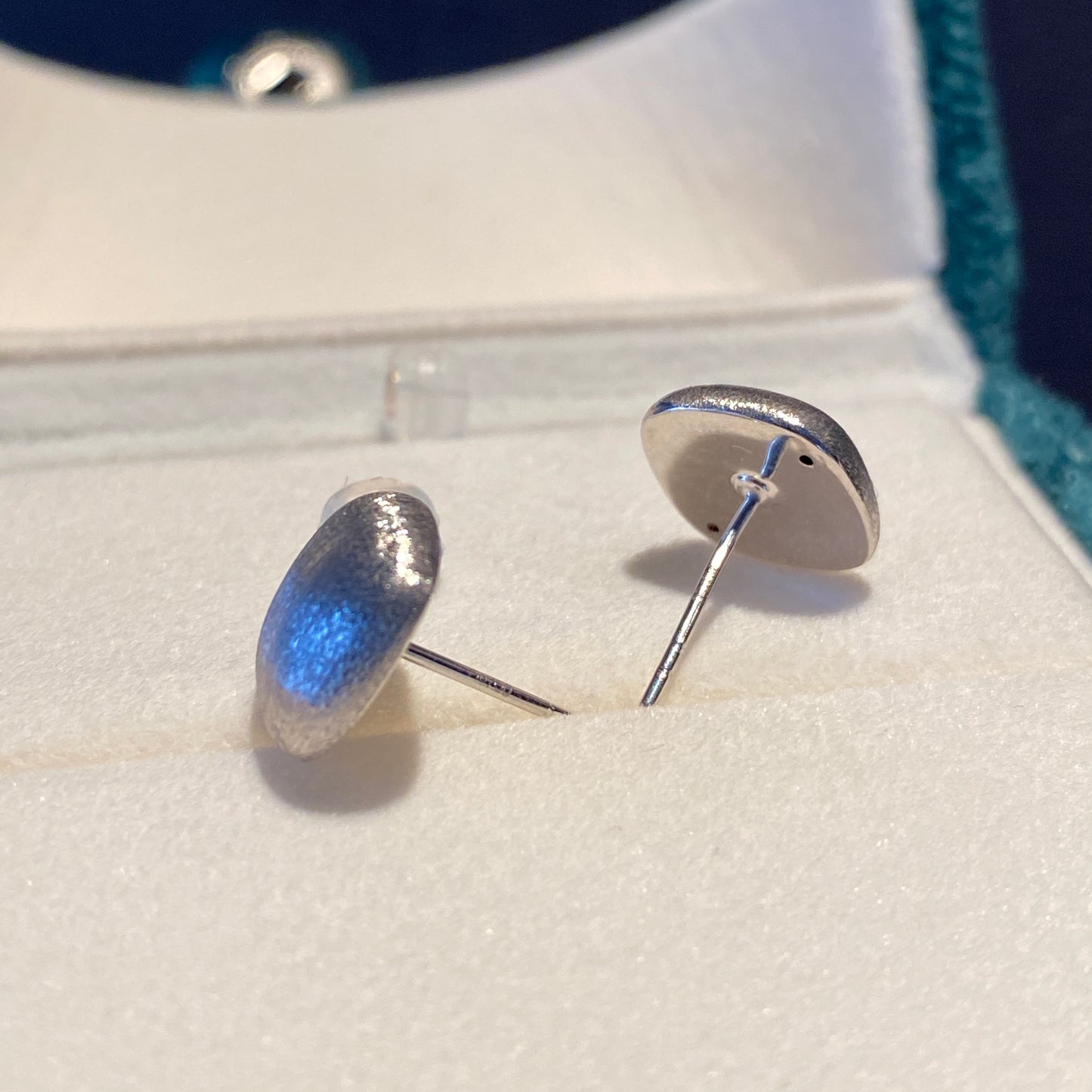 K18YG Earrings, Stud Earrings, 18K Gold, Hollow Earrings, YG, K18, Hairline Finish, File Finish, Matte, Hairline, Matte, Square, WG