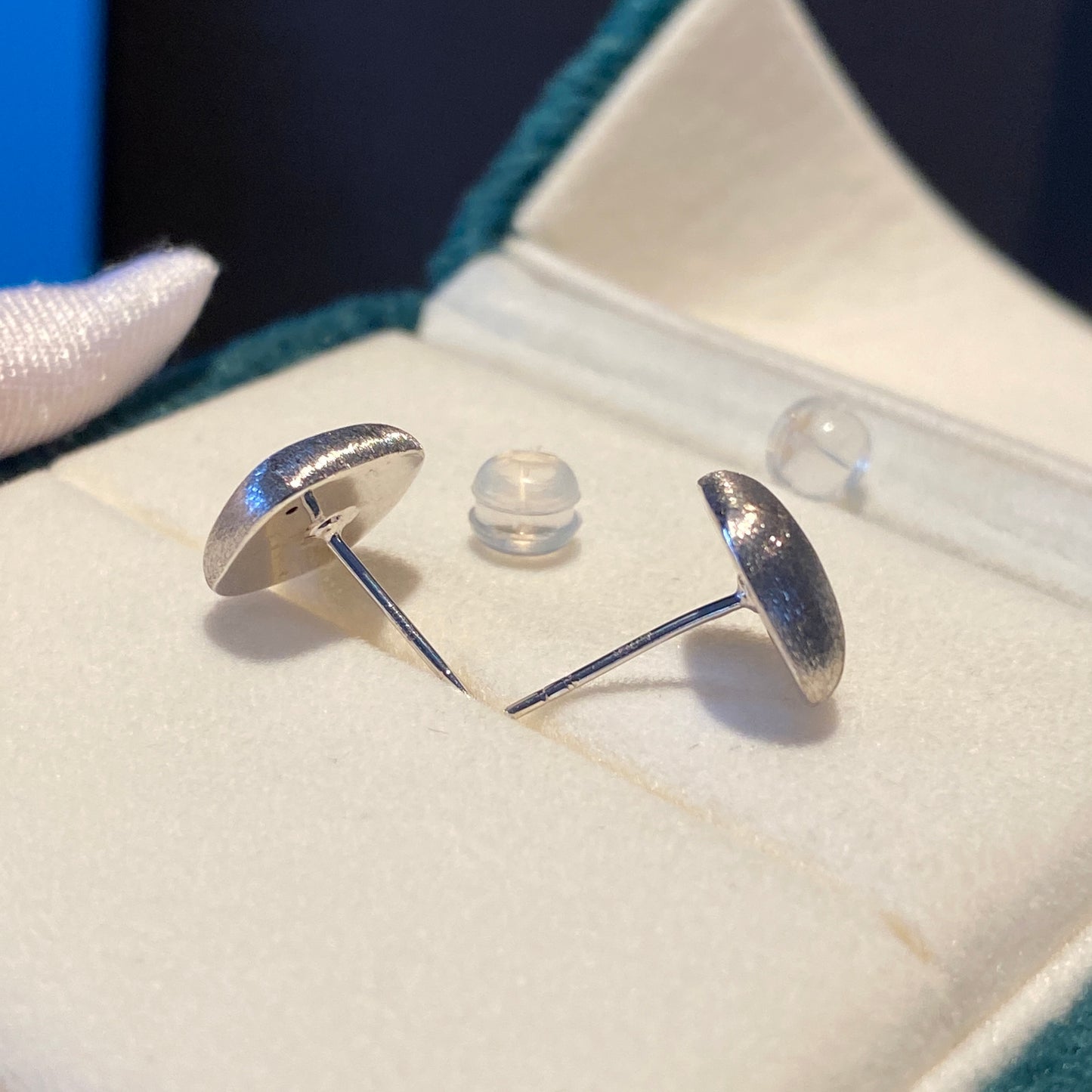 K18YG Earrings, Stud Earrings, 18K Gold, Hollow Earrings, YG, K18, Hairline Finish, File Finish, Matte, Hairline, Matte, Square, WG