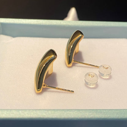 K18YG 中空ピアス ティアドロップ スタッドピアス イタリアンジュエリー トライアングル 三角 ピアス イエローゴールド 18k 18金 ぷっくり