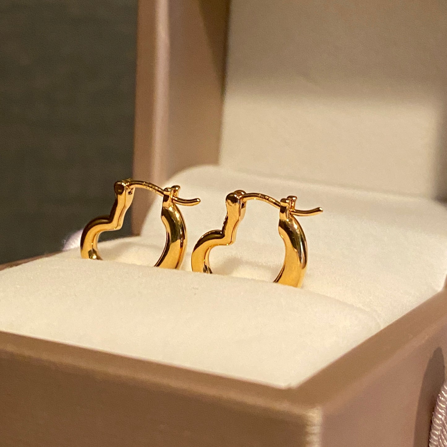 K18YG ピアス フープピアス リングピアス 18K 18金 ハートピアス イエローゴールド 中空 ぷっくり イタリアンジュエリー