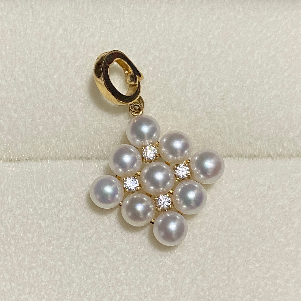 18K Yellow Gold Akoya Pearl Bracelet with Lace, 18K Akoya Pearl Lacy Bangle, Infinity 8 Wire