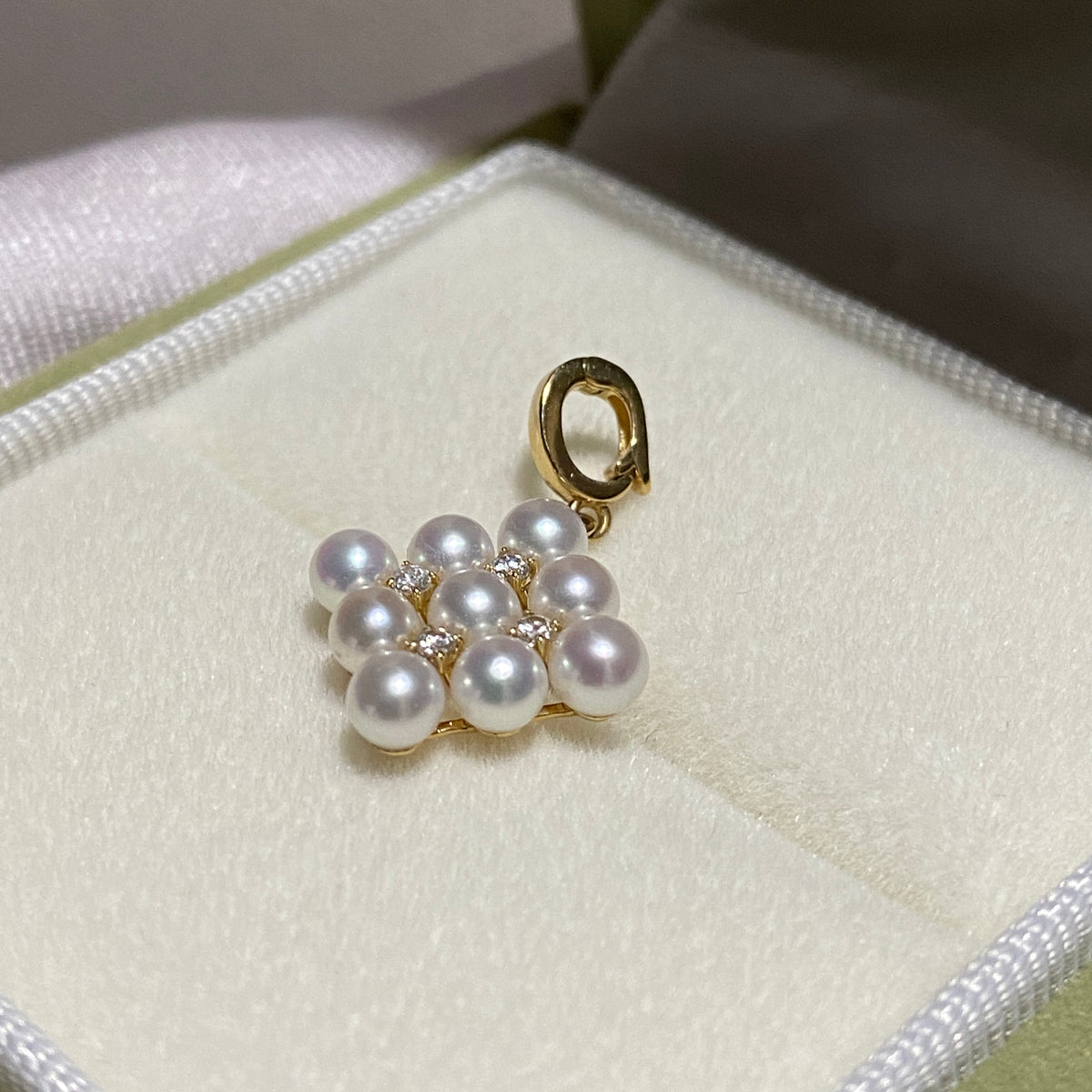 18K Yellow Gold Akoya Pearl Bracelet with Lace, 18K Akoya Pearl Lacy Bangle, Infinity 8 Wire