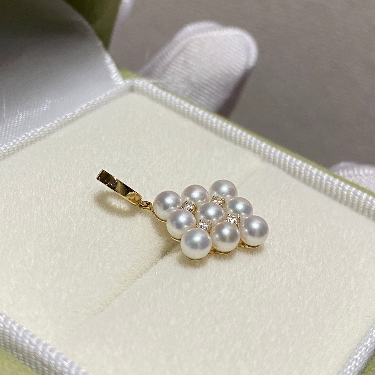 18K Yellow Gold Akoya Pearl Bracelet with Lace, 18K Akoya Pearl Lacy Bangle, Infinity 8 Wire