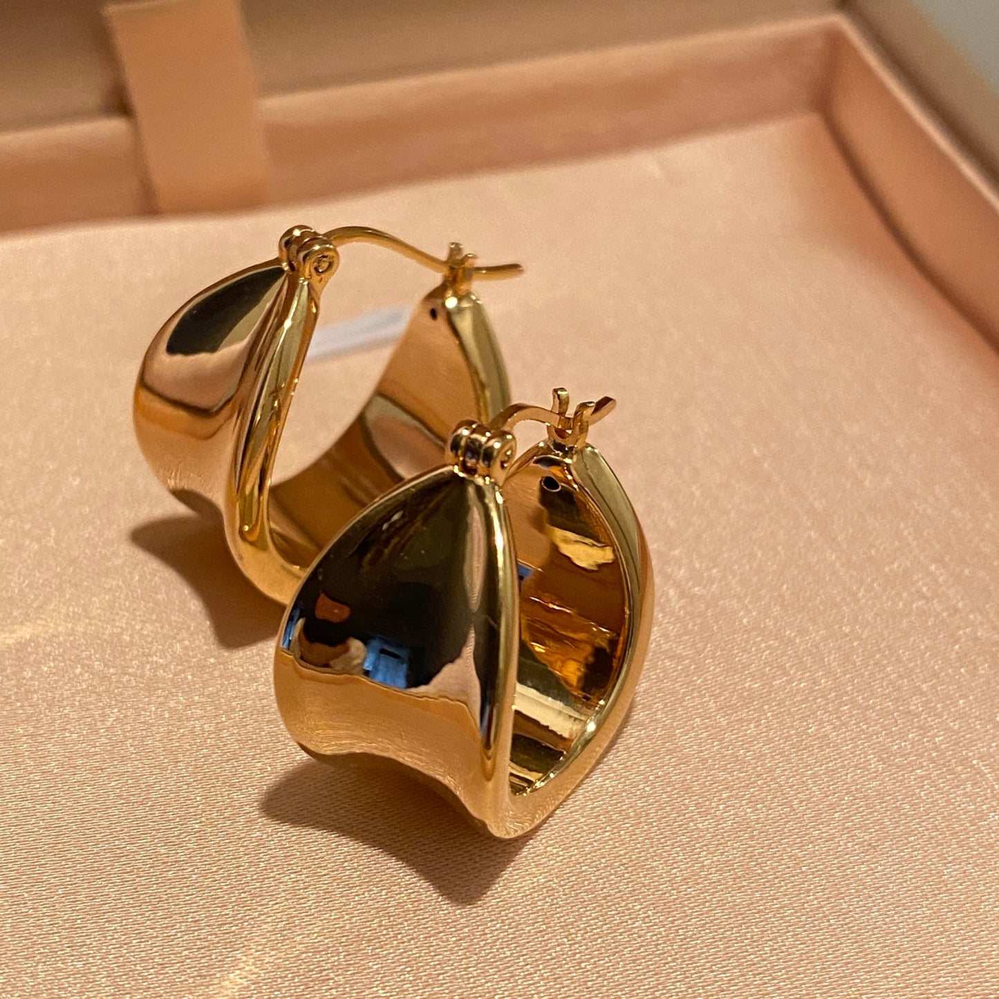 K18YG リングピアス フープピアス 中空 鏡面 18k ウェーブ 大ぶり イタリアンジュエリー