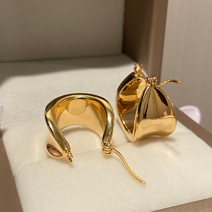 K18YG リングピアス フープピアス 中空 鏡面 18k ウェーブ 大ぶり イタリアンジュエリー