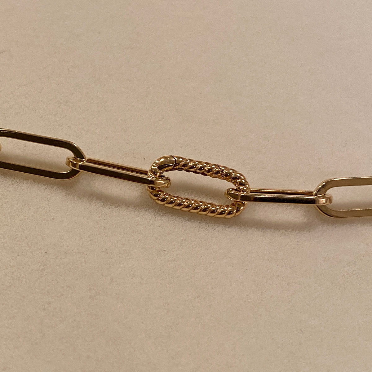 K18YG WG【太さ 約4.5mm】イタリアンジュエリー 中空 18k チェーンブレスレット ペーパークリップチェーン オーバル ツイストクラスプ