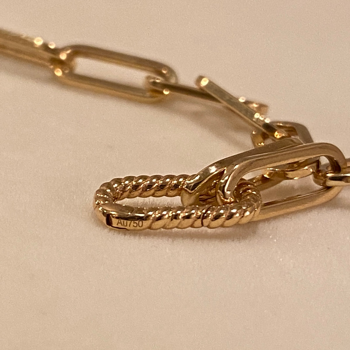 K18YG WG【太さ 約4.5mm】イタリアンジュエリー 中空 18k チェーンブレスレット ペーパークリップチェーン オーバル ツイストクラスプ