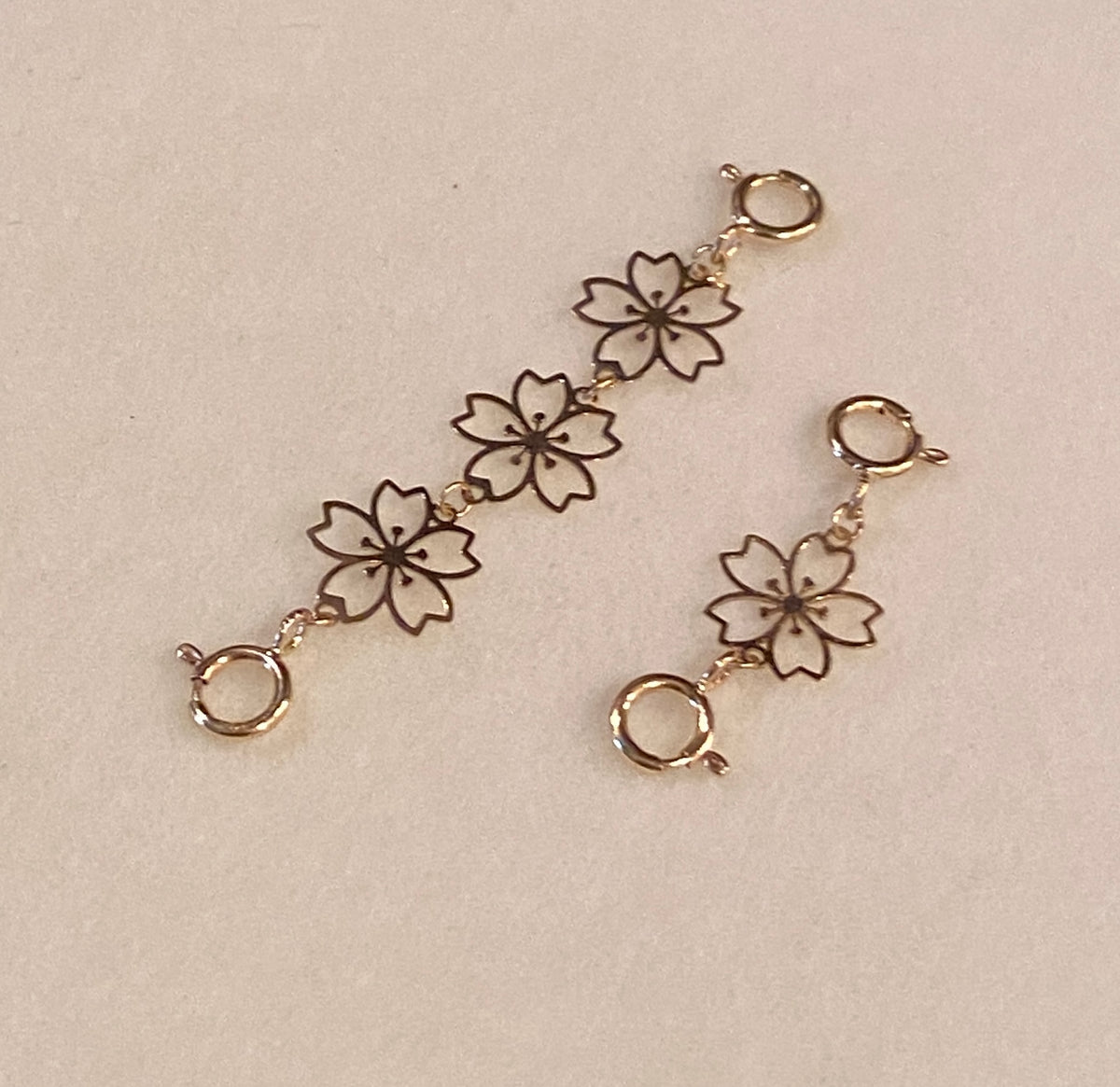 K18YG 引き輪 ヒキワ ひきわ 花 桜 梅 チェーンパーツ ネックレスパーツ YG 18K チャーム 両開口 コマ 花モチーフ 1.8cm / 3.8cm / 5.8cm 延伸 延ばす