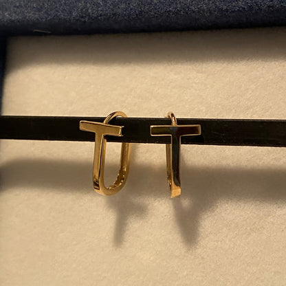 K18YG T-shaped ring earrings, yellow gold, 18K, 18k gold, hollow earrings, hoop earrings, yellow gold, simple, T-shaped, small, simple