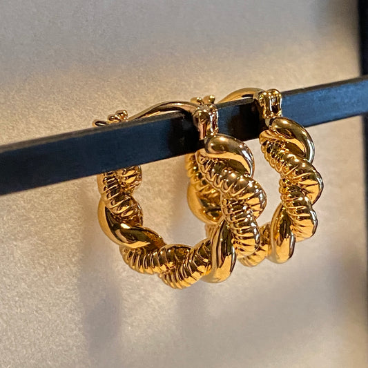 K18YG 中空ピアス ツイスト ロープ リングピアス イタリアンジュエリー 18k イエローゴールド 軽量 ねじり しめ縄