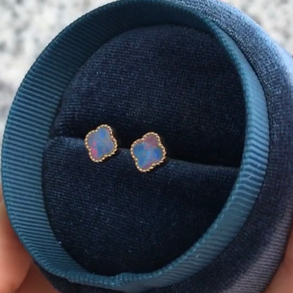 K18YG ブラックオパール 18K スタッドピアス K18 YG オパール ピアス 四つ葉 四ツ葉 クローバー 遊光 赤 イエローゴールド 小ぶり ミニ