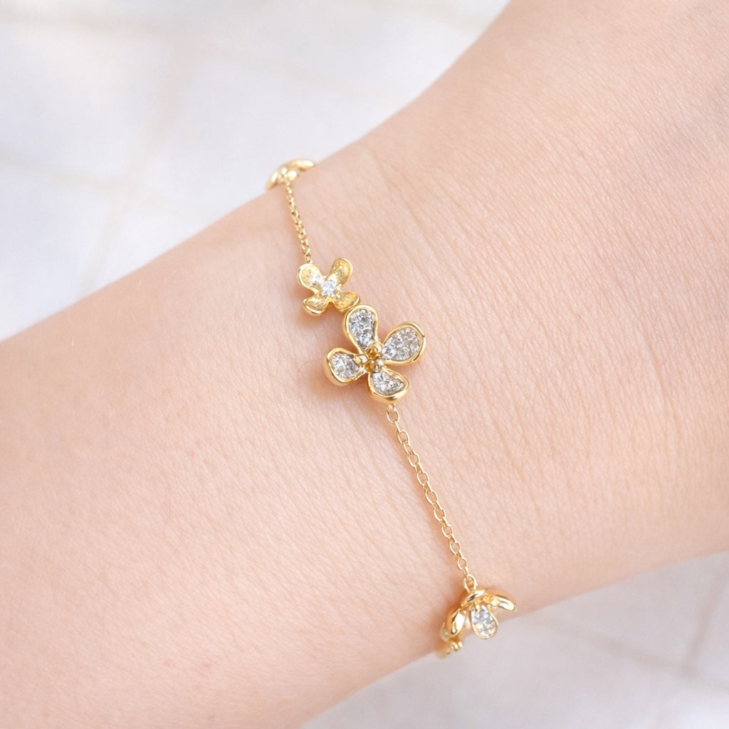 K18YG フローラルブレスレット 花 四つ葉 18k フラワー ダイヤモンド チャームブレスレット クローバー 金色 ゴールドフラワー 金木犀